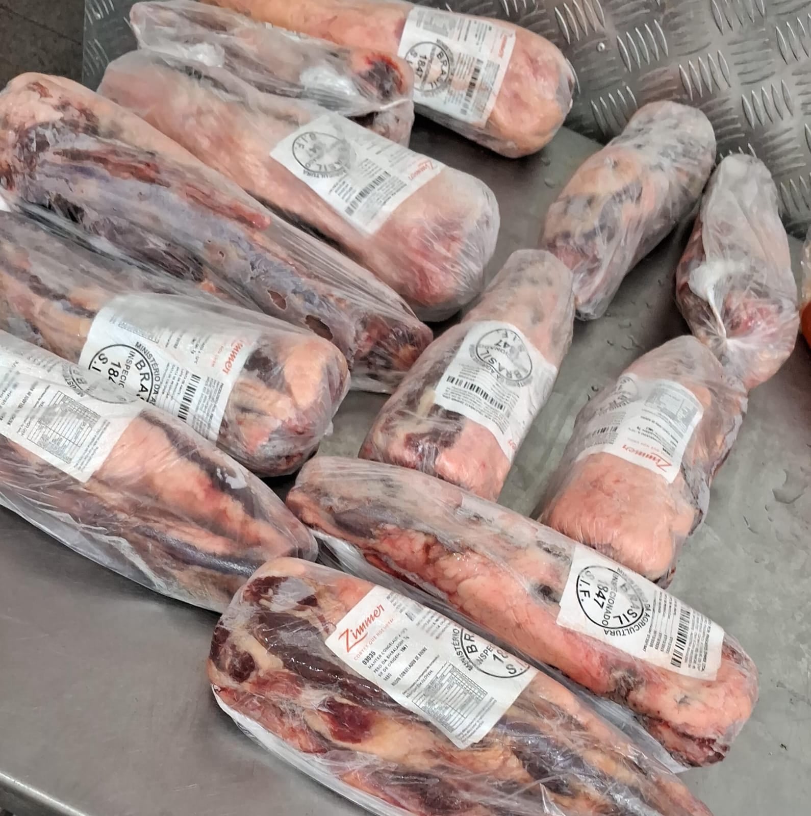 açougue e assados, fazendo entrega e também fazemos corte de carne ao pedido do cliente