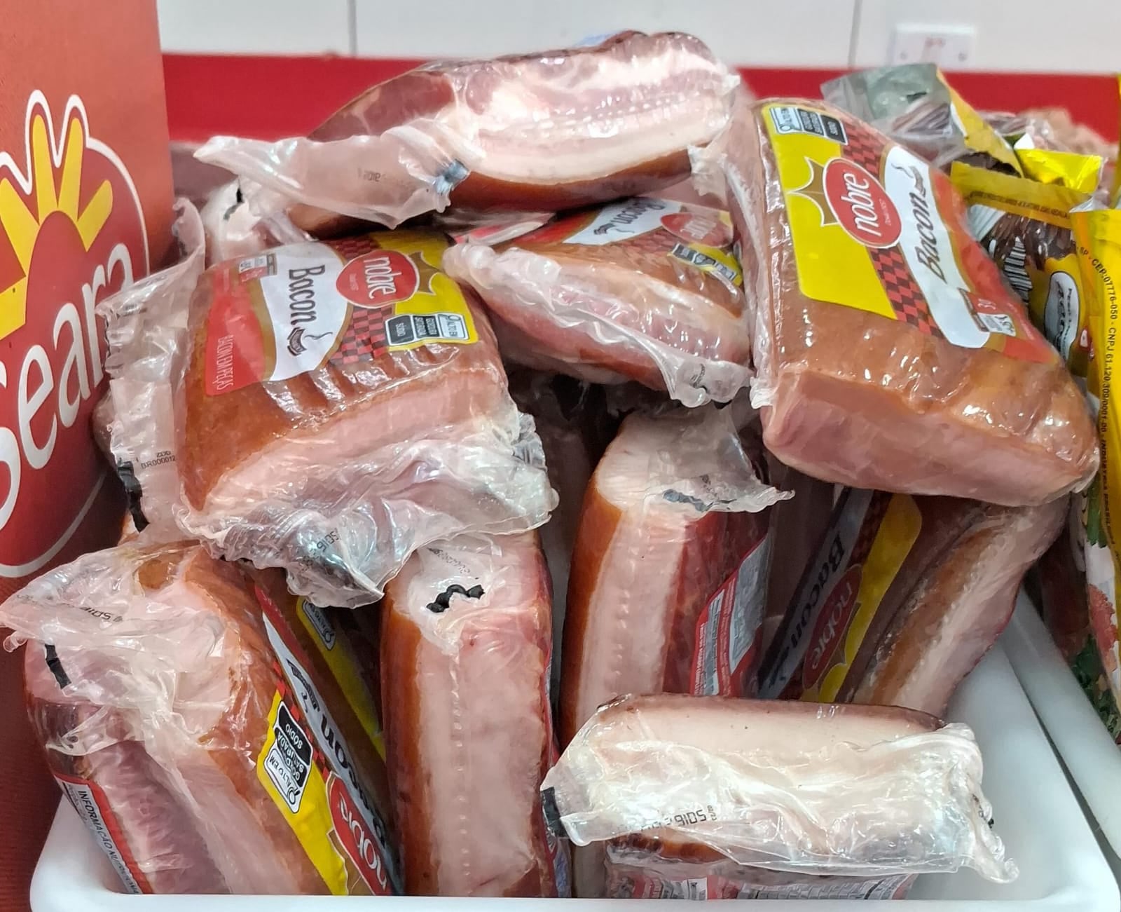 açougue e assados, fazendo entrega e também fazemos corte de carne ao pedido do cliente